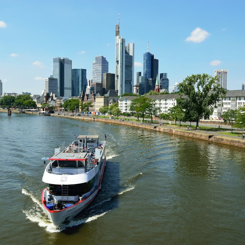 Frankfurt: Panorama City Cruise