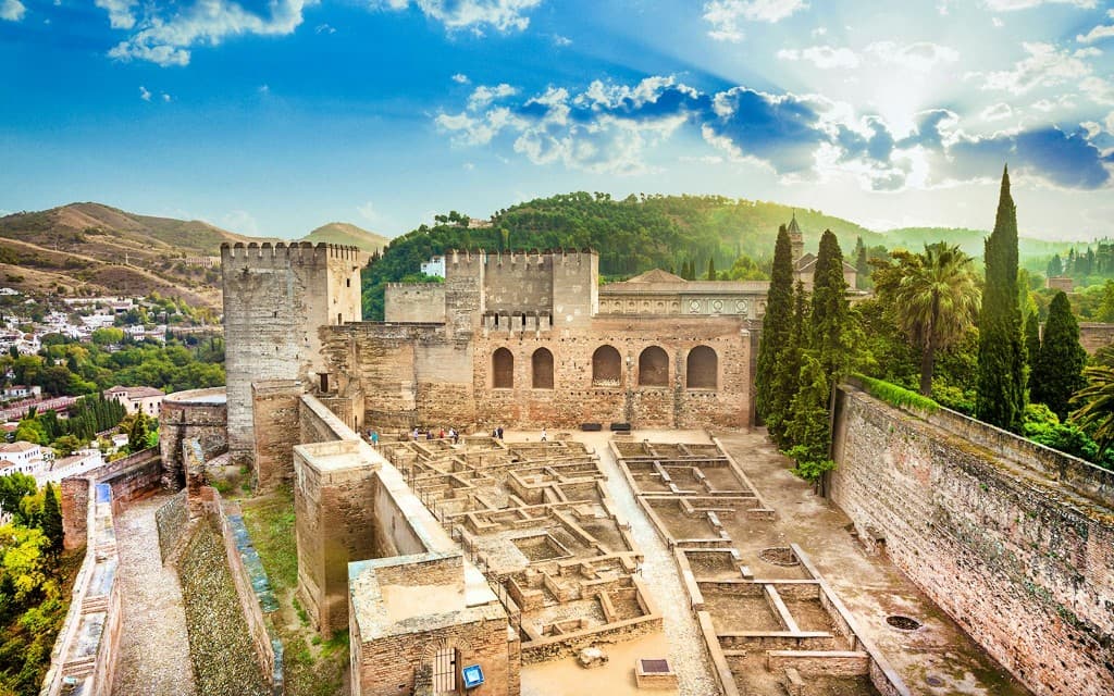 Alhambra Skip-the-Line Guided Tour Without Nasrid Palaces (Arabic Guided Tour)