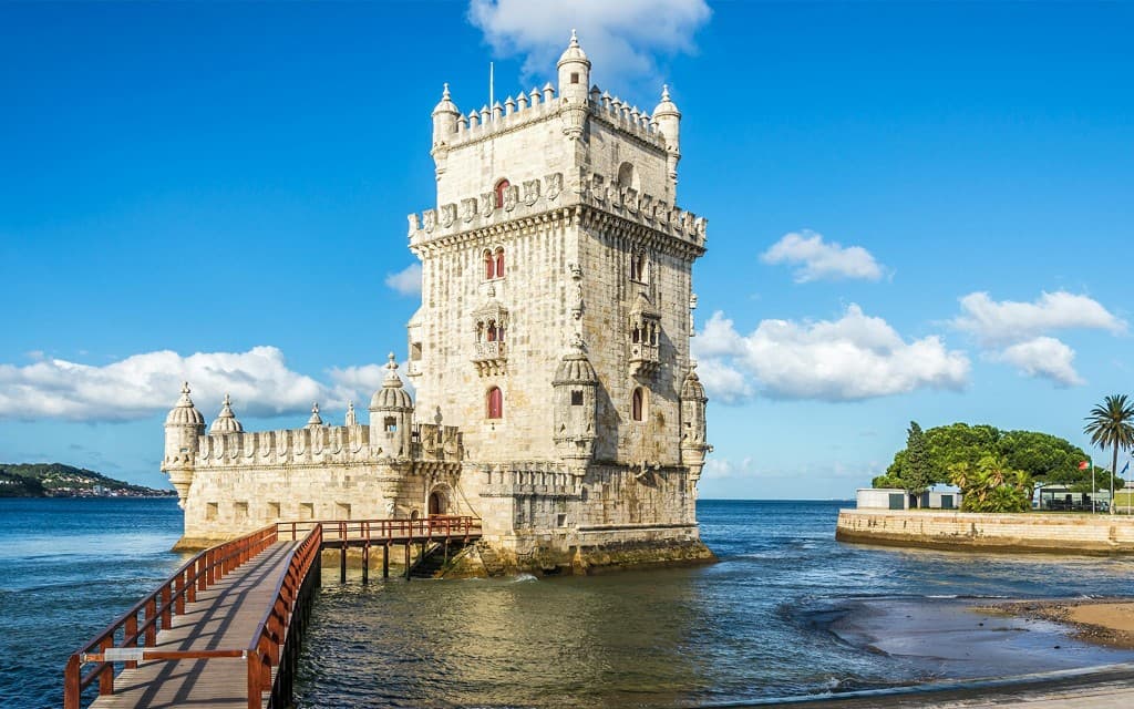 Lisboa Card: Access to 50+ Attractions & Unlimited Public Transportation (24-Hour Pass + Audio Guide)