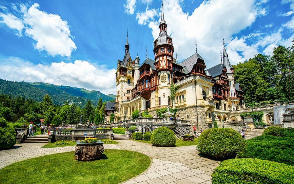  From Bucharest: Bran Castle, Peles Castle & Brasov Full-Day Guided Tour with Castles Audio Guide
 (Spanish Guided Tour with Castles Audio Guide)