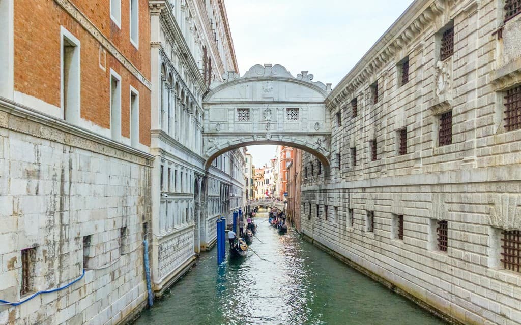 Venice Grand Canal Classic Gondola Ride (Shared Grand Canal Gondola Ride with Serenade)