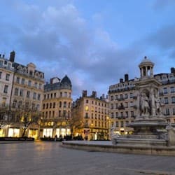 Lyon: Sunset Guided Food Tour