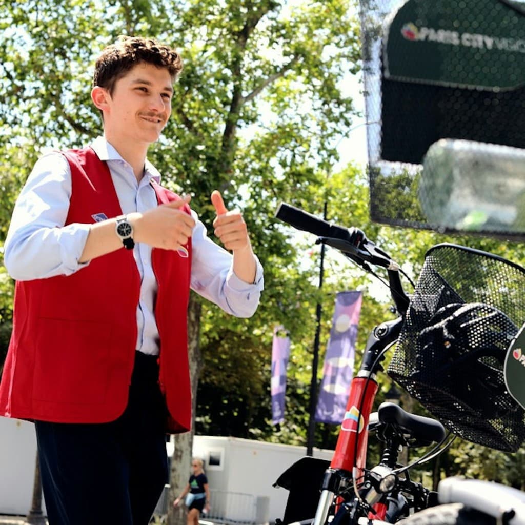 Paris: Guided Bike Tour
