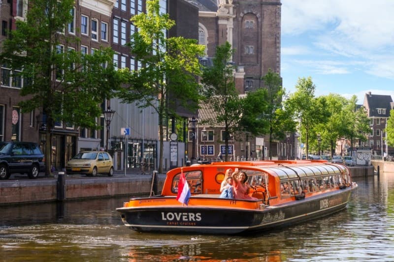 Amsterdam Canal Cruise: Explore the City from the Water