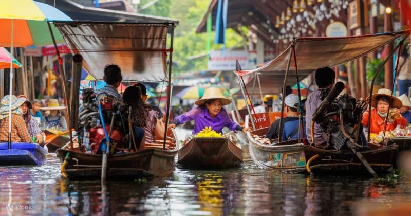Bangkok Floating Markets: Tours, Culture & Visitor Guide