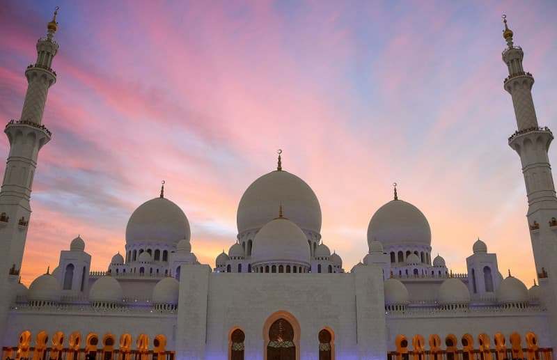 Sheikh Zayed Grand Mosque and Louvre Abu Dhabi Tour with Lunch from Dubai