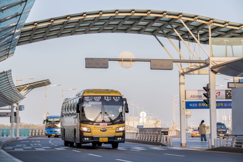 Airport Limousine Bus Transfers from Incheon International Airport to Seoul (Airport Limousine Bus 6011 - Incheon International Airport Terminal 1 to Wolgye-dong (One Way))