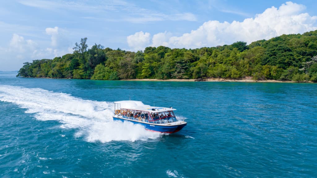Albatross Hop-On Hop-Off Speedboat Pass (Albatross Hop-On Hop-Off Speedboat Pass - 1 Day (Open Dated) + SGD 50 Tall Ship Cafe F&B Voucher)