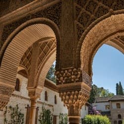 Alhambra: Fast Track Ticket + Audio Guide