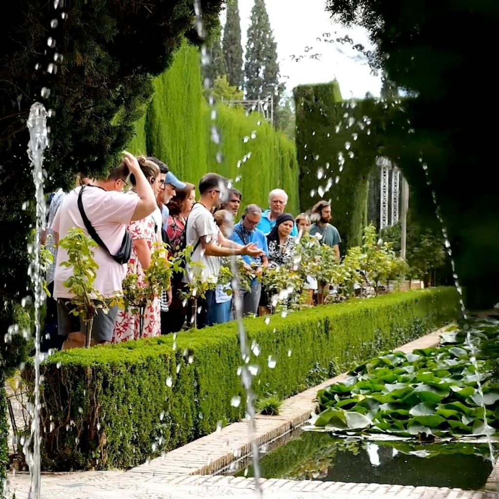 Alhambra & Nasrid Palaces: Guided Tour + City Pass