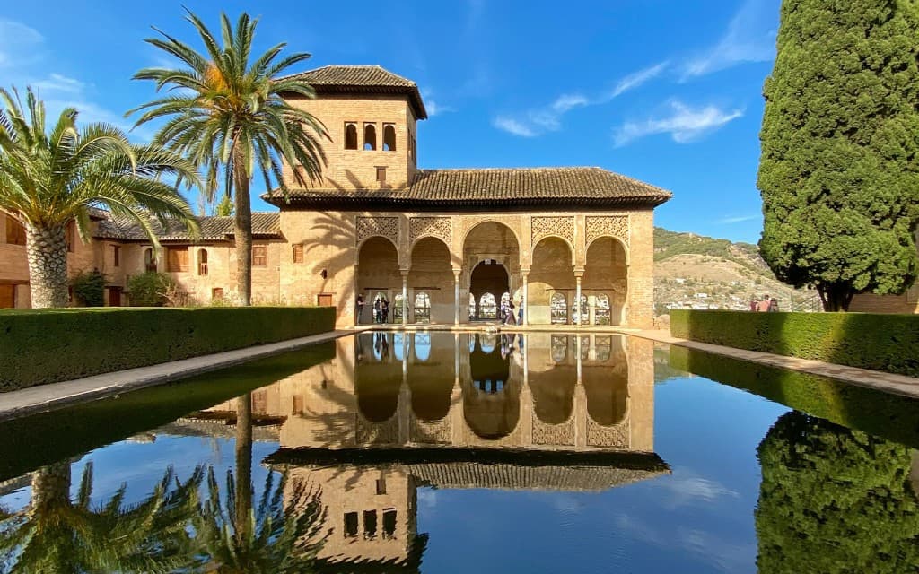 Alhambra & Nasrid Palaces Guided Tour without Entry Tickets (English Guided Tour)