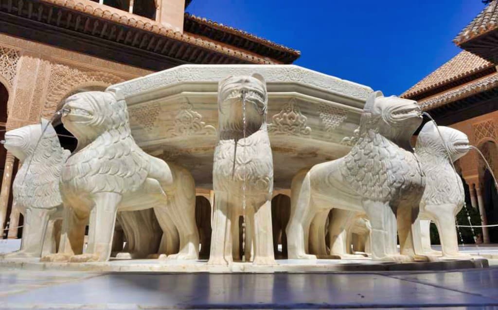 Alhambra Premium Skip-the-Line Guided Tour with Nasrid Palaces (French Guided Tour)