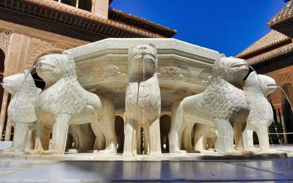 Alhambra Skip-the-Line Guided Tour with Nasrid Palaces (Exclusive English Guided Tour)