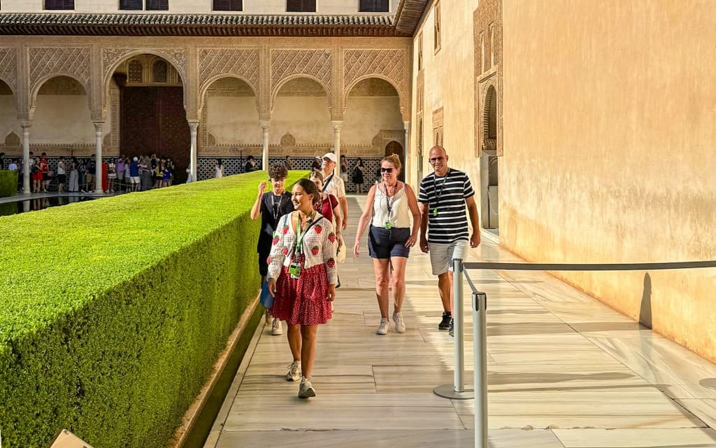 Alhambra Skip-the-Line Guided Tour Without Nasrid Palaces (German Guided Tour)