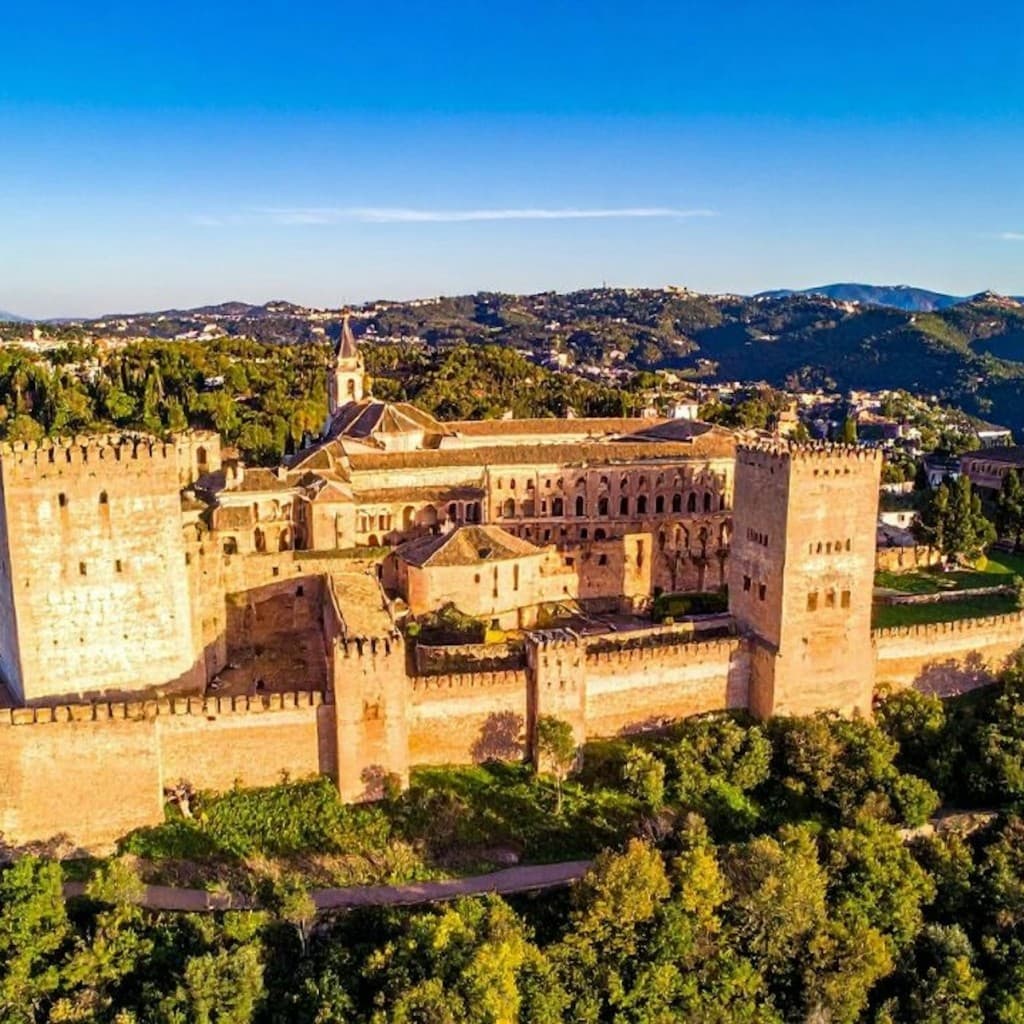 Alhambra: Small Group Guided Tour + Tastings