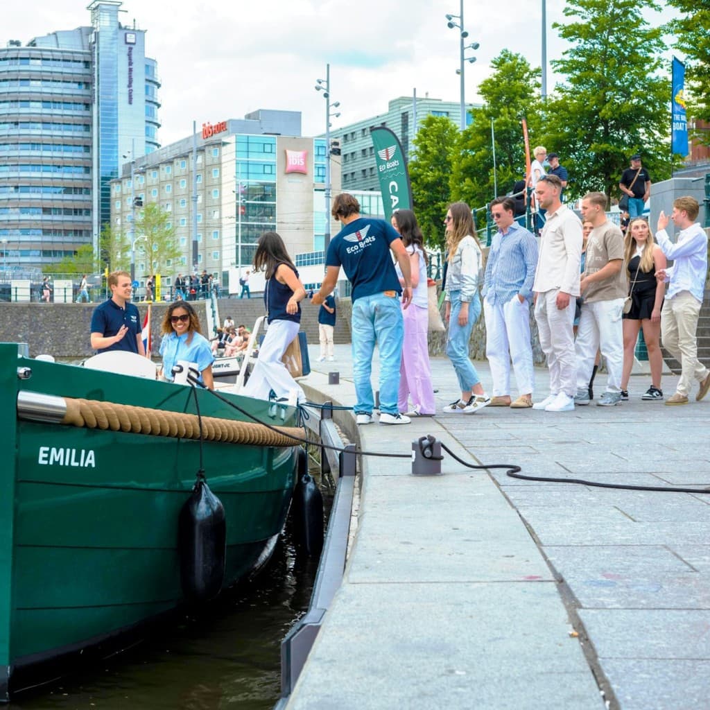 Amsterdam: Canal Cruise + Optional Drink
