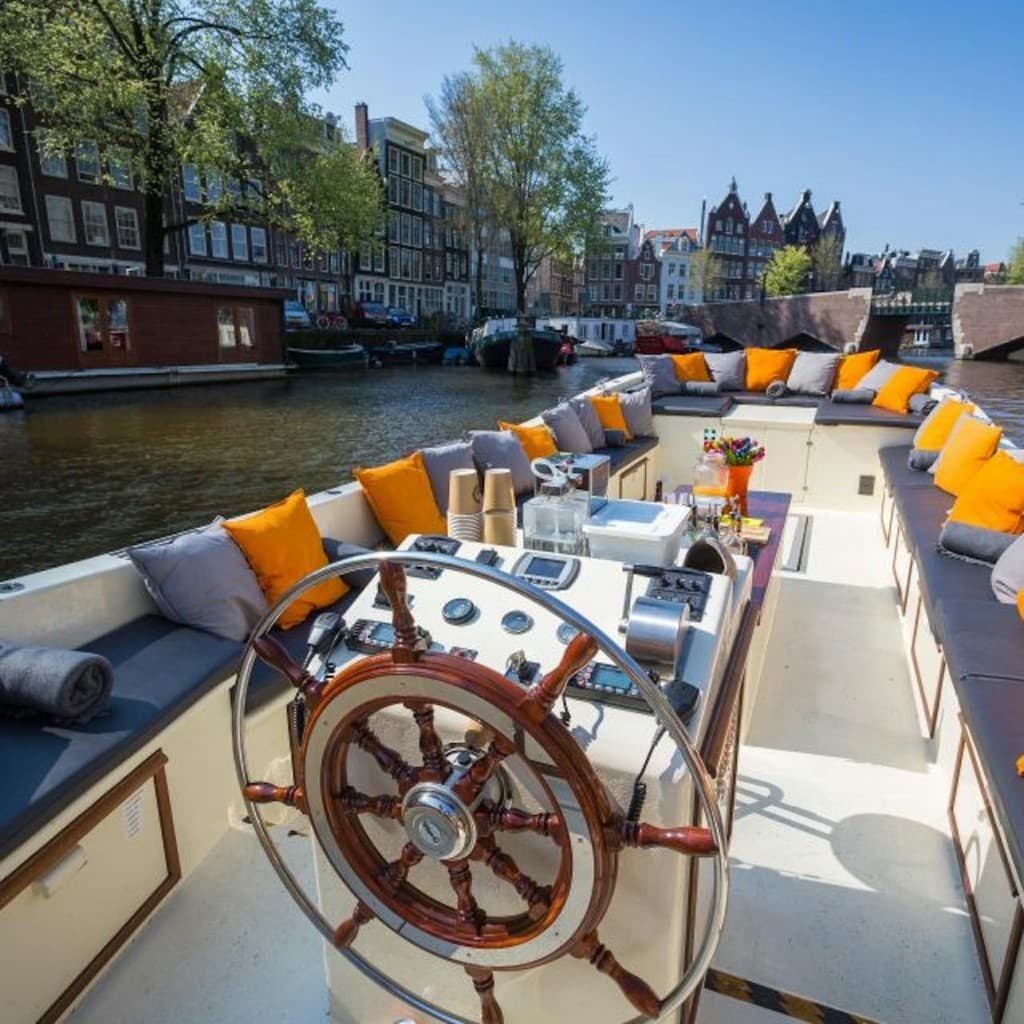 Amsterdam: Guided Canal Cruise in German + Unlimited Drinks