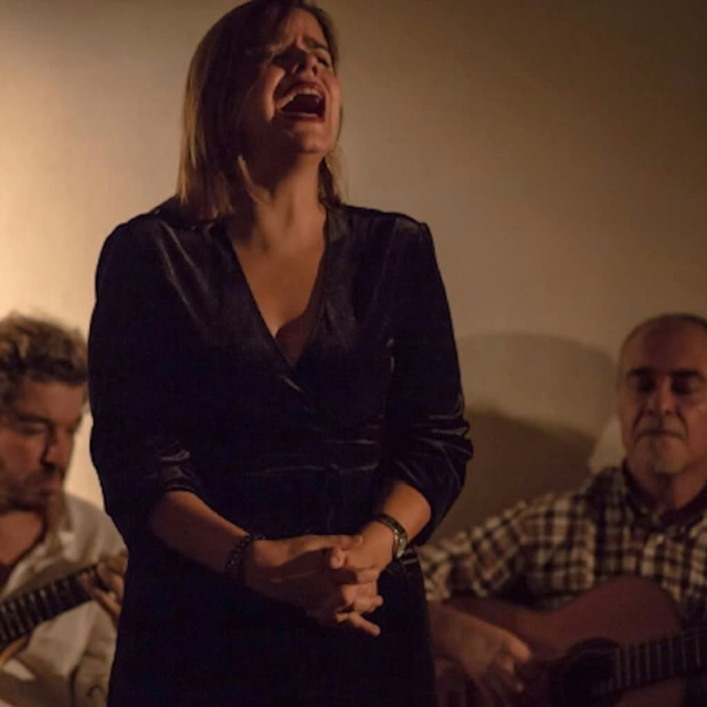 Associação do Fado Casto: Fado Show + Tapas & Drinks