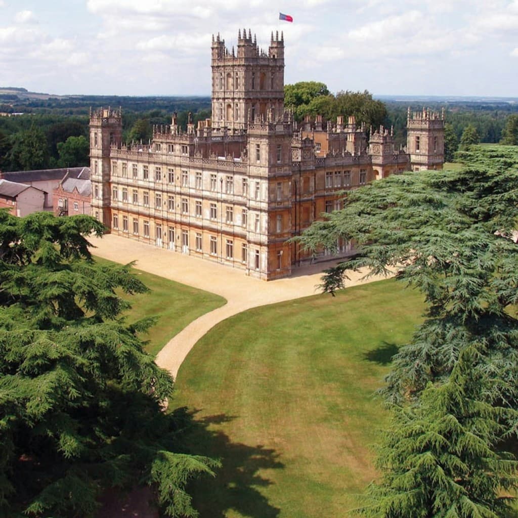 Bampton: Downton Abbey Filming Locations Guided Tour + Highclere Castle Entry