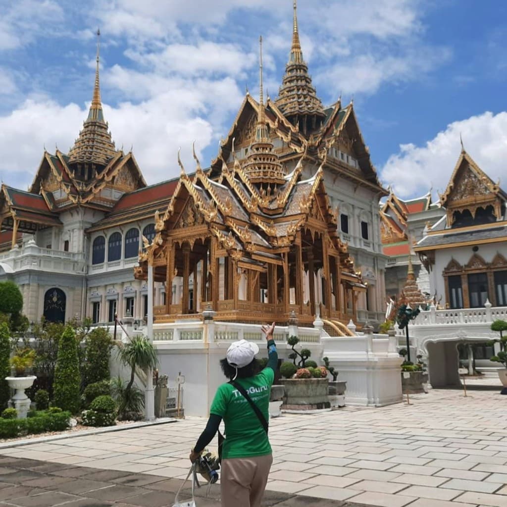 Bangkok: Grand Palace & Wat Phra Kaew Walking Tour - Small Group Tour