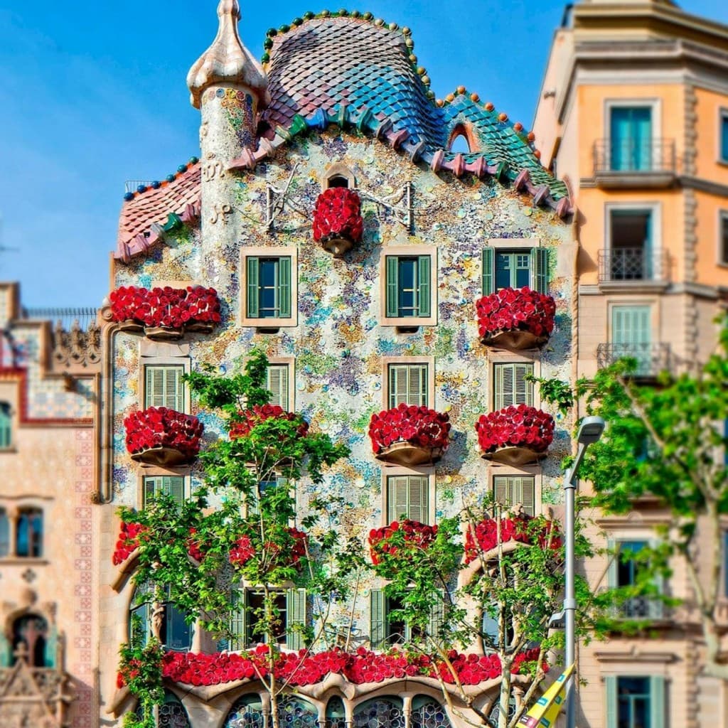 Barcelona & Gaudí's Art Work: Bus Tour from Lloret