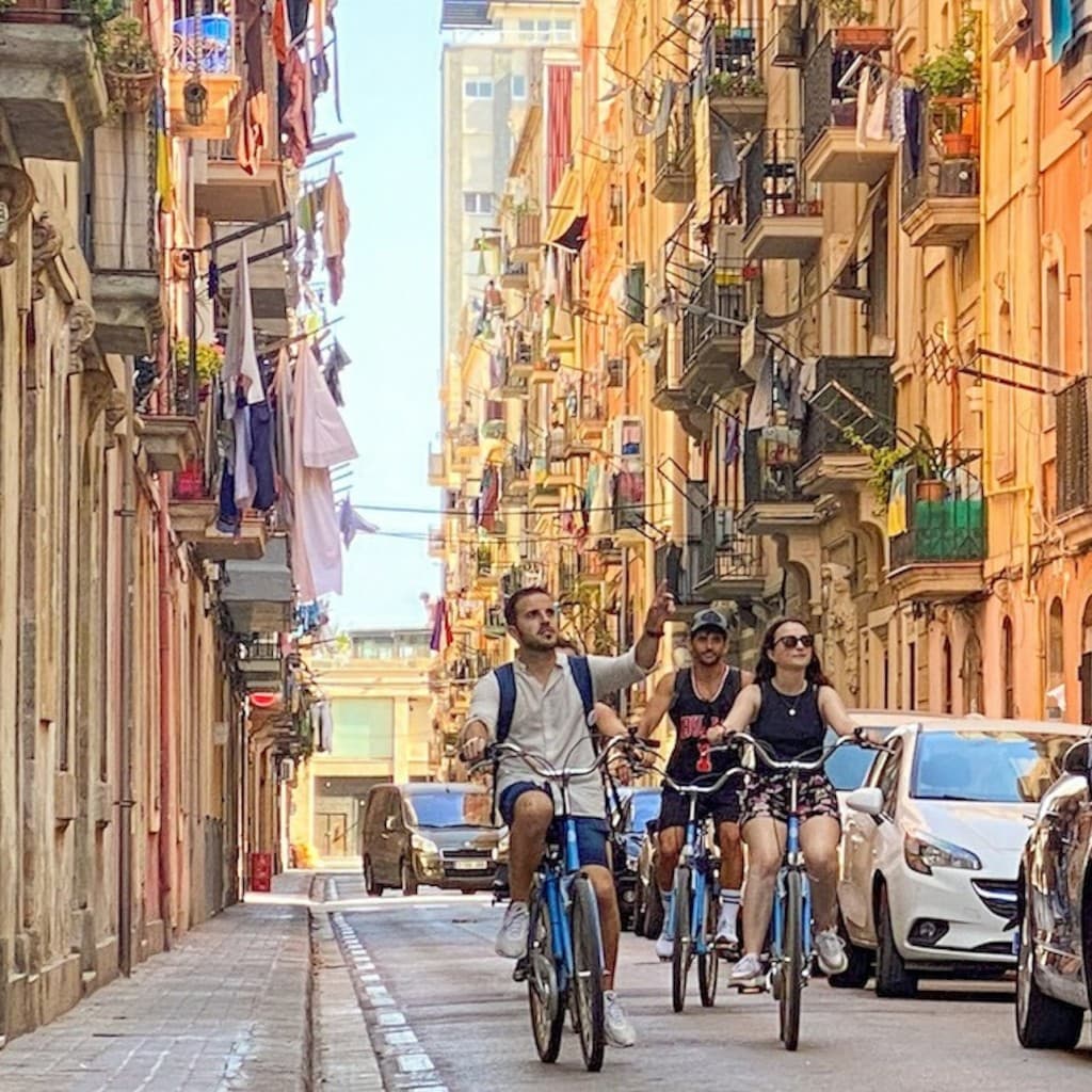 Barcelona: Group Bike Tour from Gaudi Houses to Barceloneta