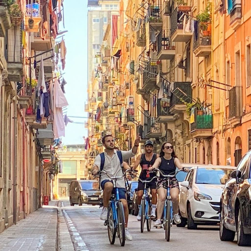 Barcelona: Private Bike Tour from Gaudi Houses to Barceloneta