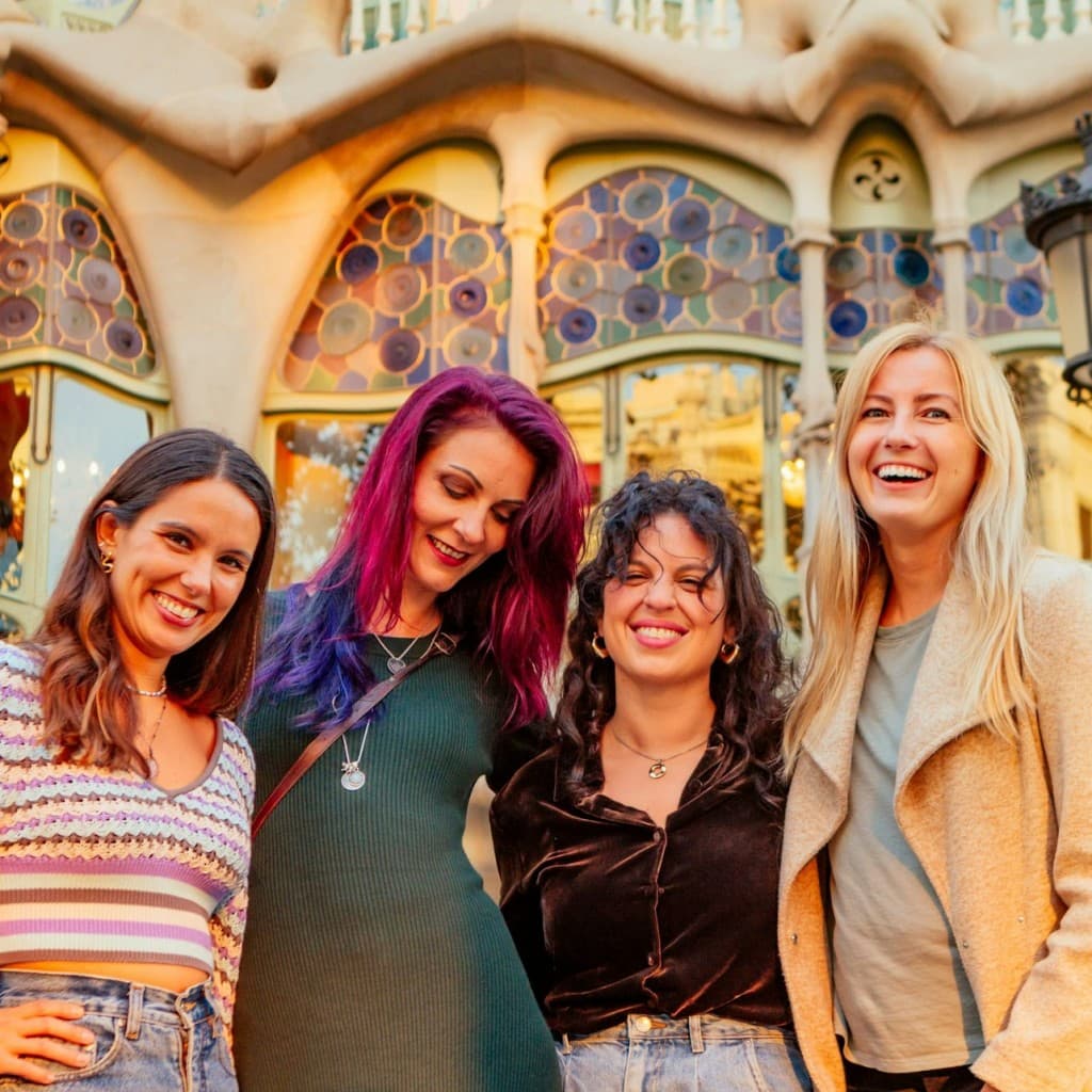 Barcelona: Professional Photoshoot at Casa Batlló & Casa Milà - Regular Photo Experience