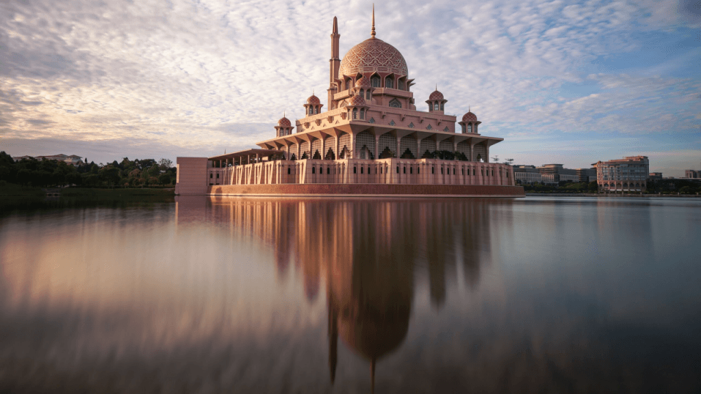 Batu Caves and Kuala Lumpur City Tour with 21 Attractions (Private Batu Caves and Kuala Lumpur Private City Tour with Transfers + 21 Attractions - Group of 2 - 3)