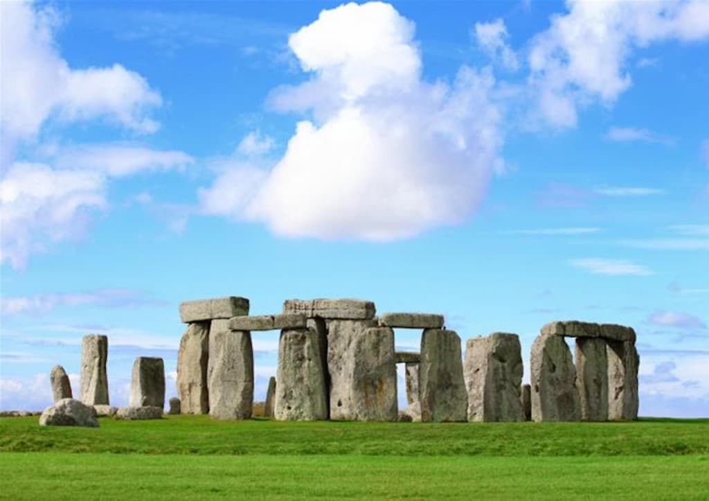 Windsor Castle and Stonehenge Tour from London (Windsor Castle and Stonehenge Tour from London (Mandarin) - Admission not included)