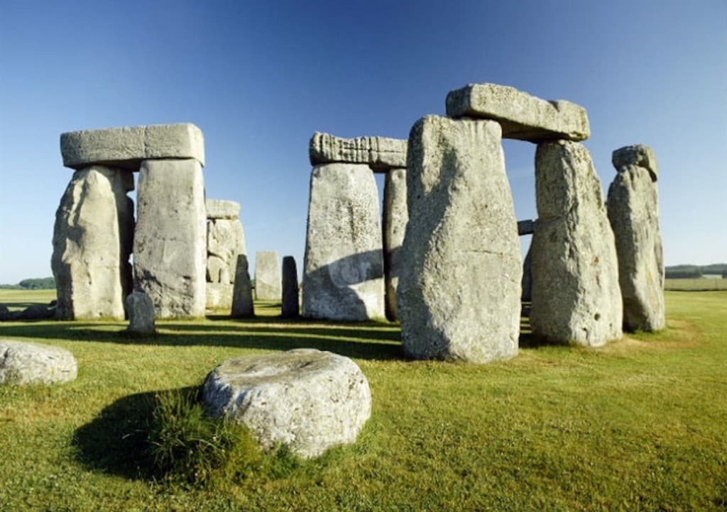 Windsor Castle and Stonehenge Tour from London (Windsor Castle and Stonehenge Tour from London (English) - Students)