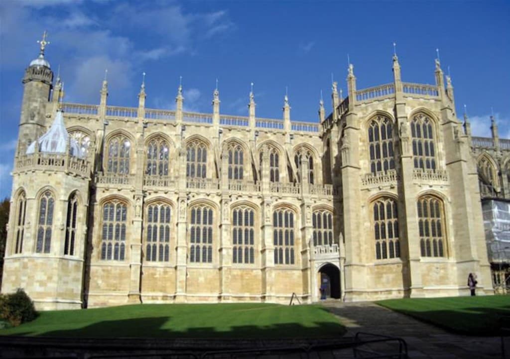 Windsor Castle and Stonehenge Tour from London (Windsor Castle and Stonehenge Tour from London (English) - Family Package)