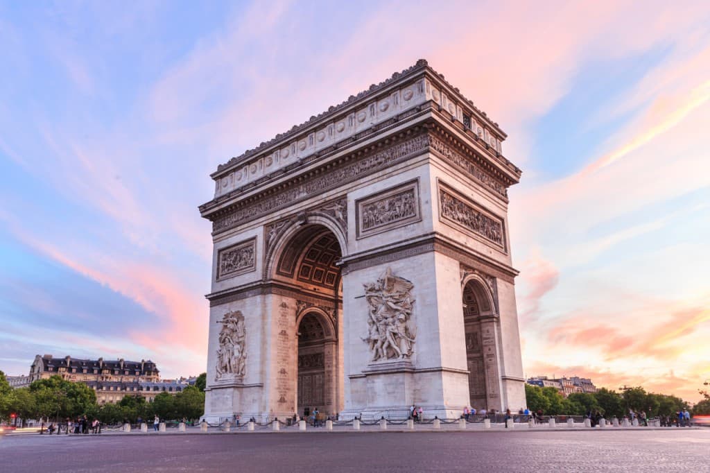 The Paris Pass Plus: Save up to 50% on Attractions (The Paris Pass Plus - 6 Days)