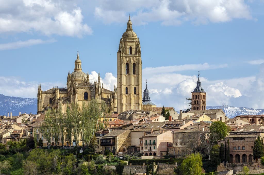 Toledo and Segovia Tour from Madrid (Toledo and Segovia Tour from Madrid with Alcazar Ticket and Lunch)