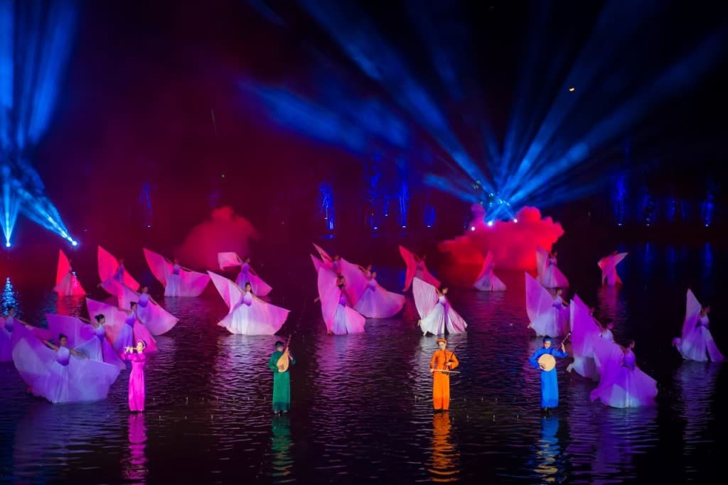 The Quintessence of Tonkin Show in Hanoi (Silver Seating (7:30 PM) + Round Trip Transfers from Imperial Citatel (pick-up 4:00 PM to 4:15 PM))
