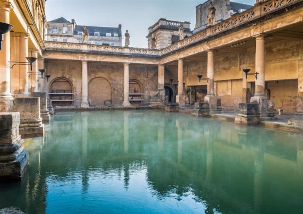 Windsor Castle, Stonehenge, and Roman Baths Tour from London (Windsor Castle, Stonehenge, and Roman Baths Tour from London (English) - Students)