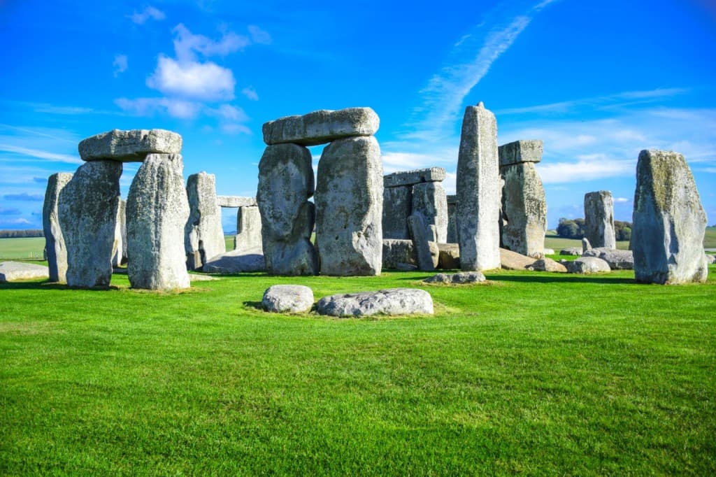 Windsor Castle, Stonehenge, and Roman Baths Tour from London (Windsor Castle, Stonehenge, and Roman Baths Tour from London (English) - Admission not included)