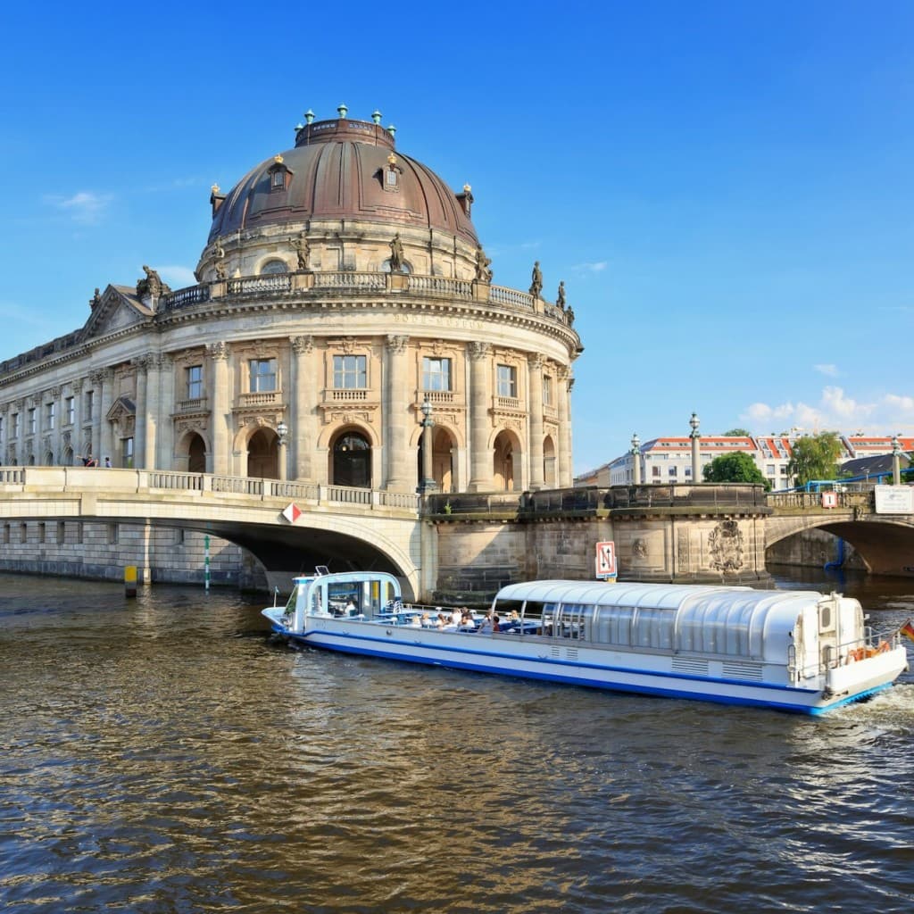 Berlin: 2.5-Hour City & Waterways Tour