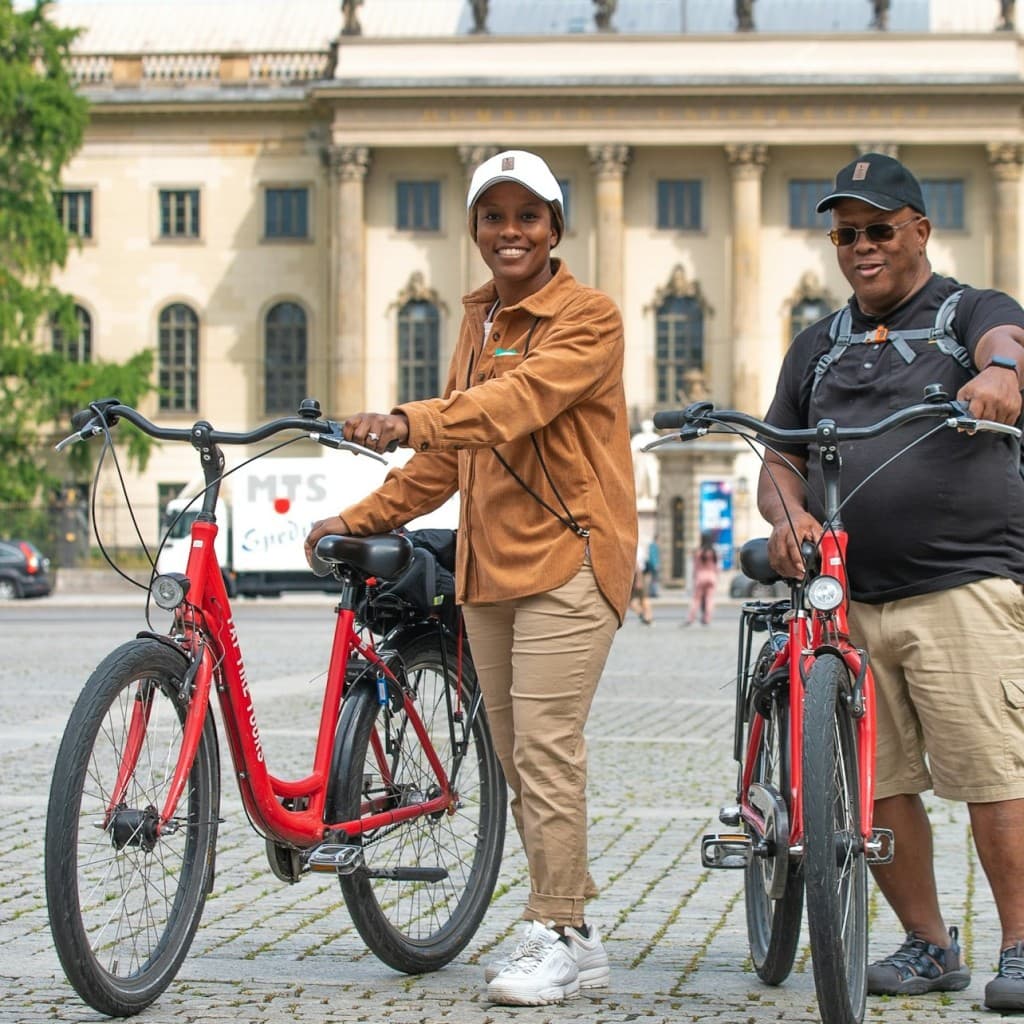 Berlin: Guided Bike Tour with Beer Garden Stop