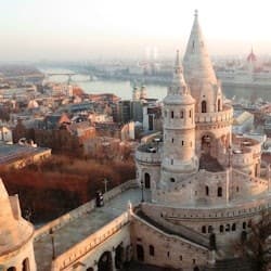 Budapest: Castle District Guided Tour + Sightseeing Bus Tour
