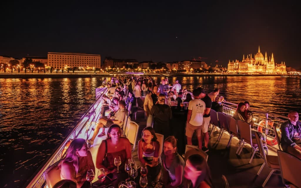 Budapest Danube River Night Lotus Cruise with Unlimited Aperol and Prosecco (Budapest Danube River Nighttime Lotus Cruise with Unlimited Aperol and Prosecco)