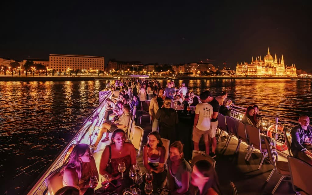 Budapest Danube River Night Lotus Cruise with Unlimited Aperol and Prosecco (Budapest Danube River Nighttime Lotus Cruise with Unlimited Aperol and Prosecco)