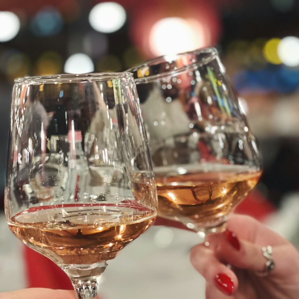 Budapest: Danube River Wine Cruise with Live Music