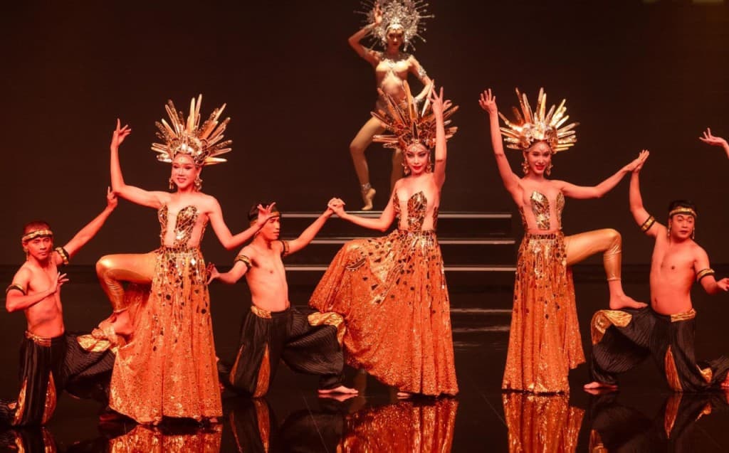 Calypso Cabaret Show Ticket (Calypso Cabaret Show + Thai Set Dinner with Cultural Performance)