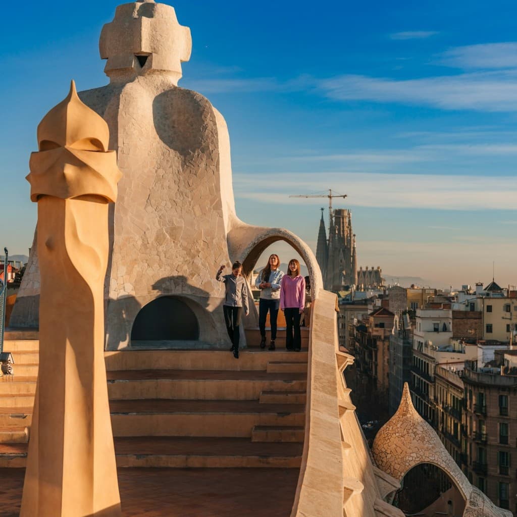 Casa Milà - La Pedrera: Early Access + Guided Tour in Japanese