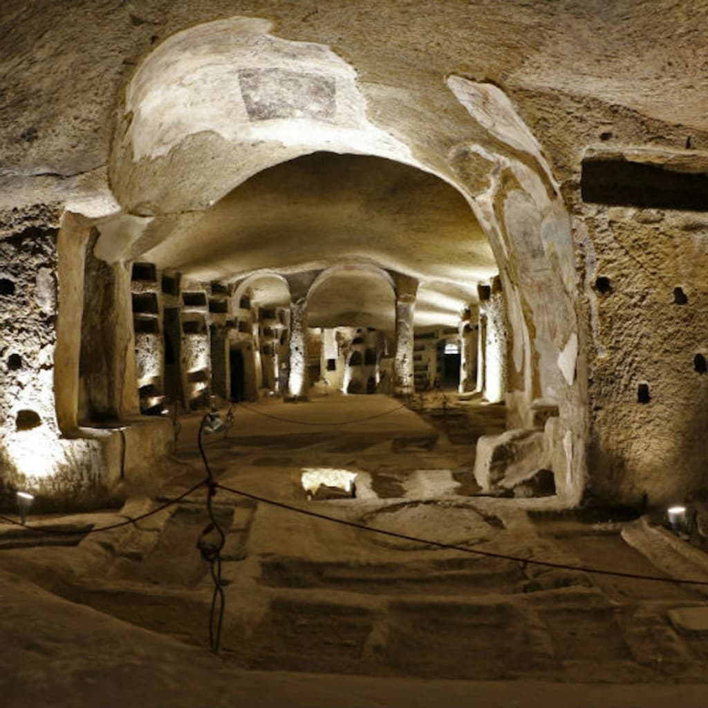 Catacombs of San Gennaro: Guided Tour - Italian