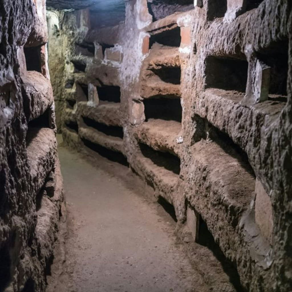 Catacombs Rome: Skip the Line Ticket, Guided Tour + Roundtrip Transfer - Spanish tour