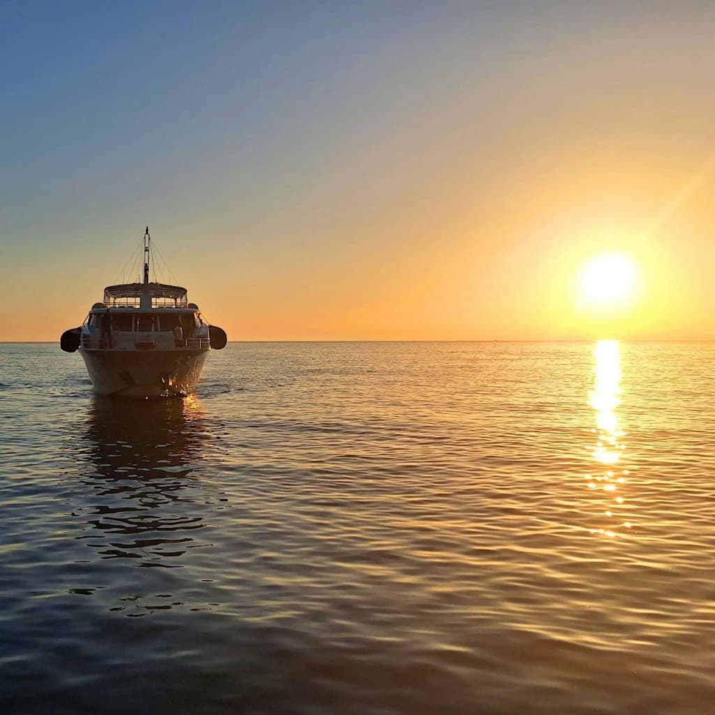 Cinque Terre: Sunset Tour with Aperitif