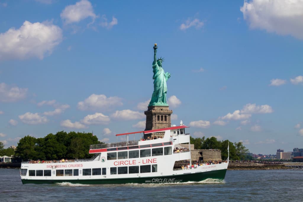 Circle Line "Best of NYC" Sightseeing Cruise (2.5 hours): Reserved Straight-to-Board Ticket (2.5 Hours "Best of NYC" Full Island Loop Sightseeing Cruise by Circle Line)
