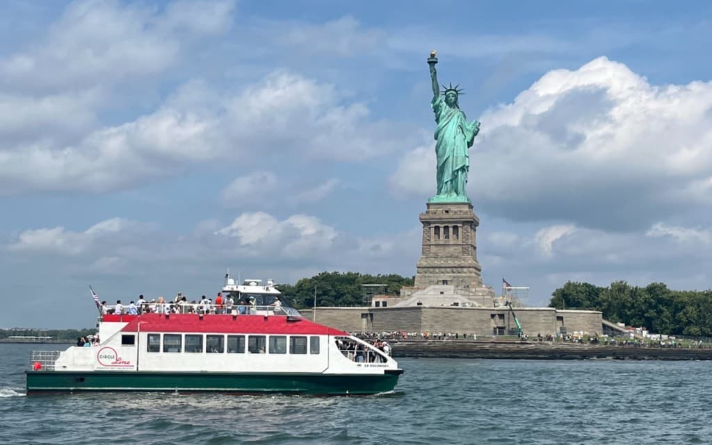 Circle Line Downtown "Liberty Super Express" Cruise (50 Minutes): Reserved Straight-to-Board Ticket (50 Minutes "Statue of Liberty Super Express" Sightseeing Cruise by Circle Line Downtown)